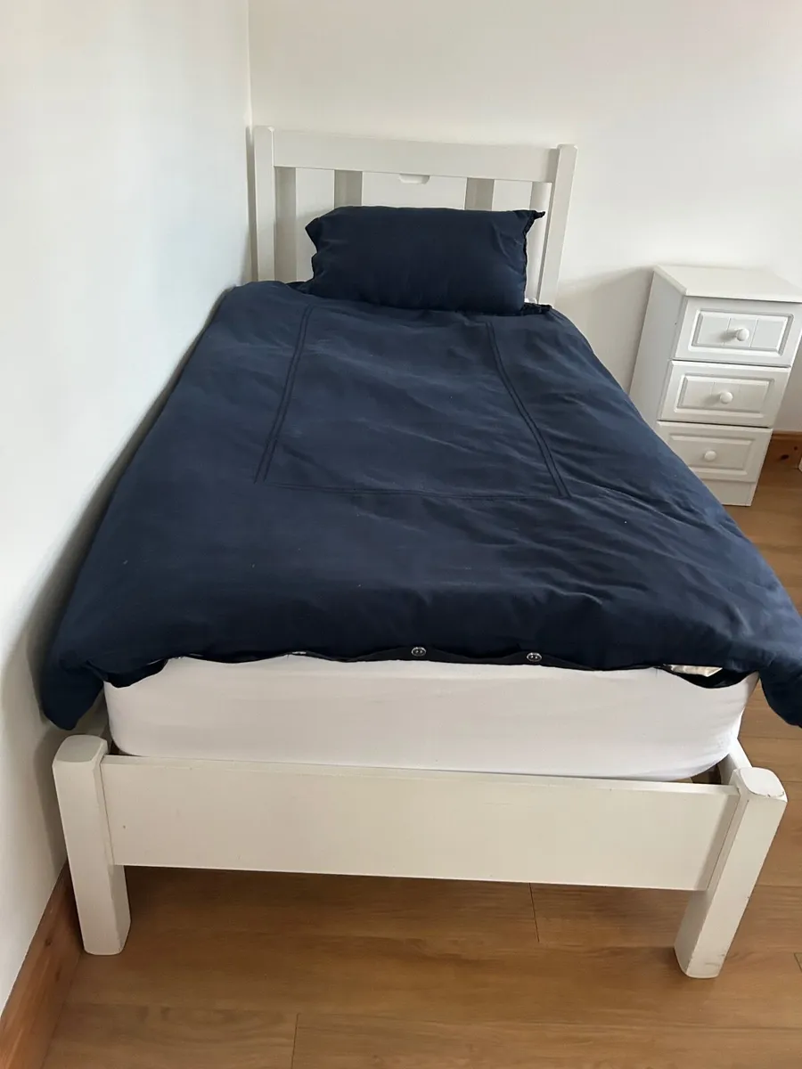 2 Single beds and bedside locker - Image 2
