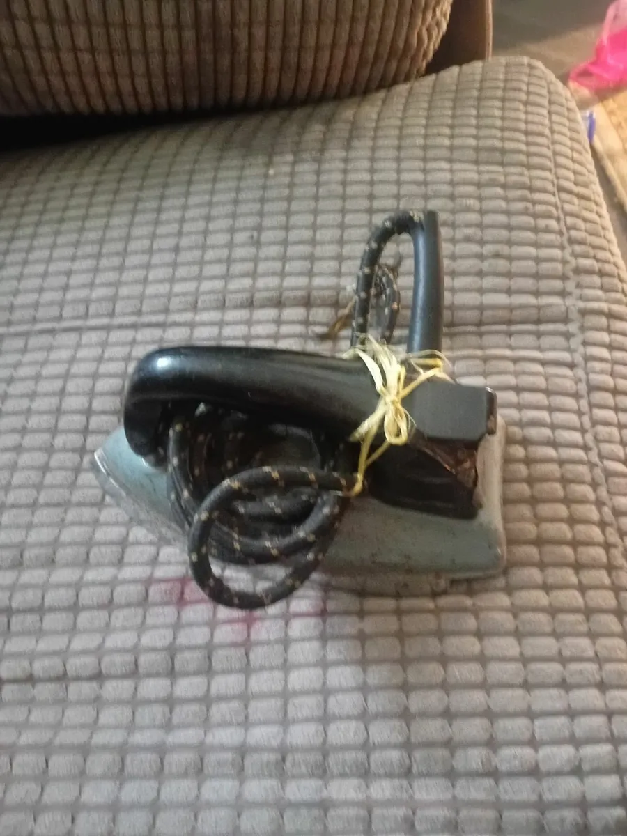 Clothes iron - Image 3