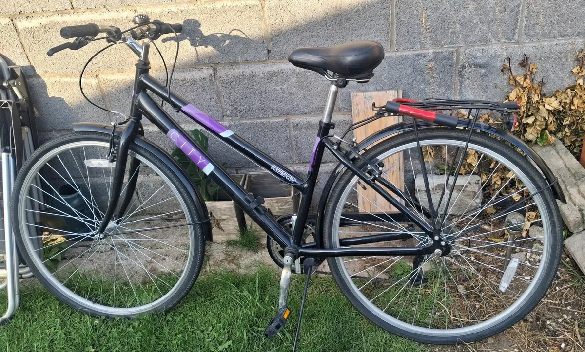 Black and purple freespirit city bike - Image 1