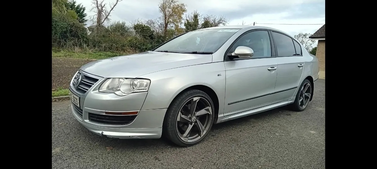 Volkswagen Passat 2010 - Image 1