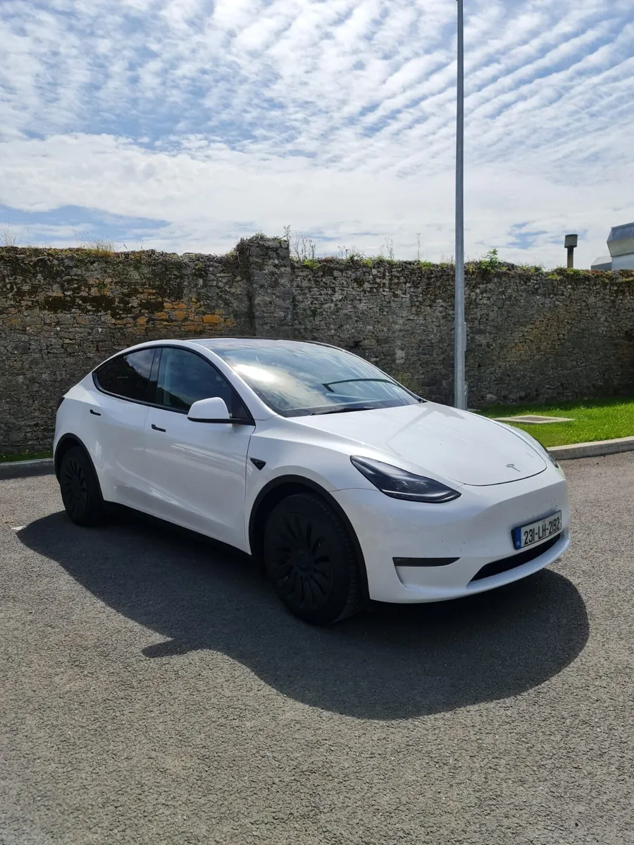 Tesla model Y long range AWD - Image 1