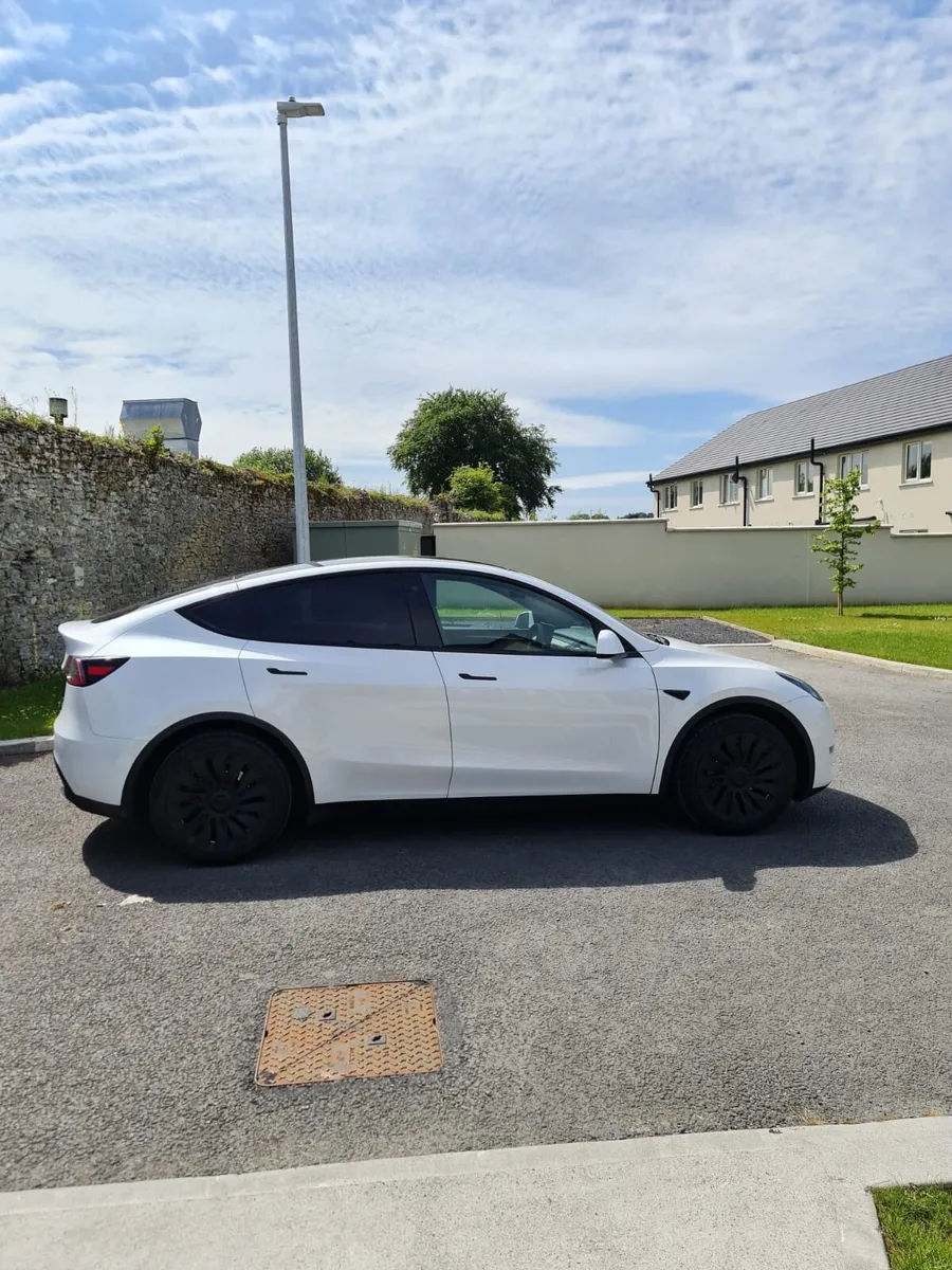 Tesla model Y long range AWD - Image 2