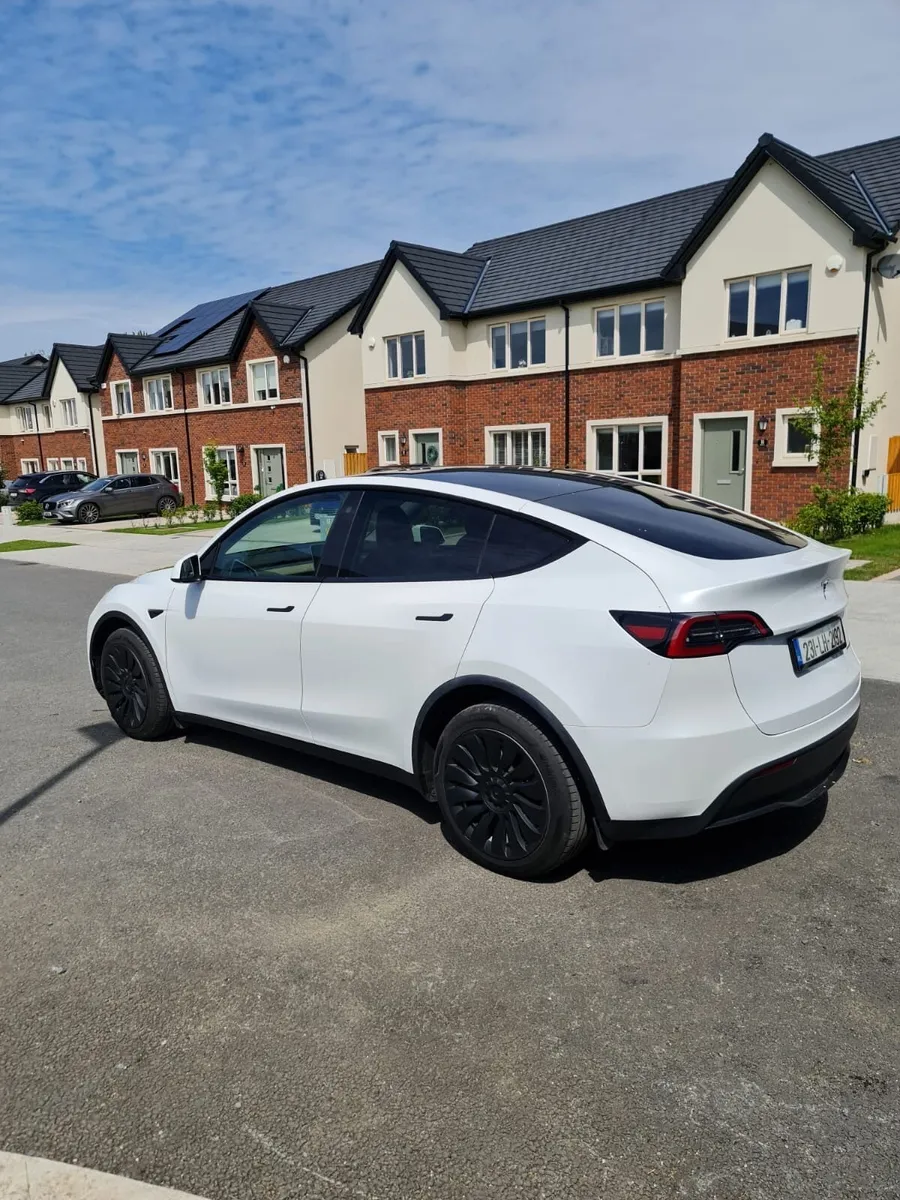 Tesla model Y long range AWD - Image 3
