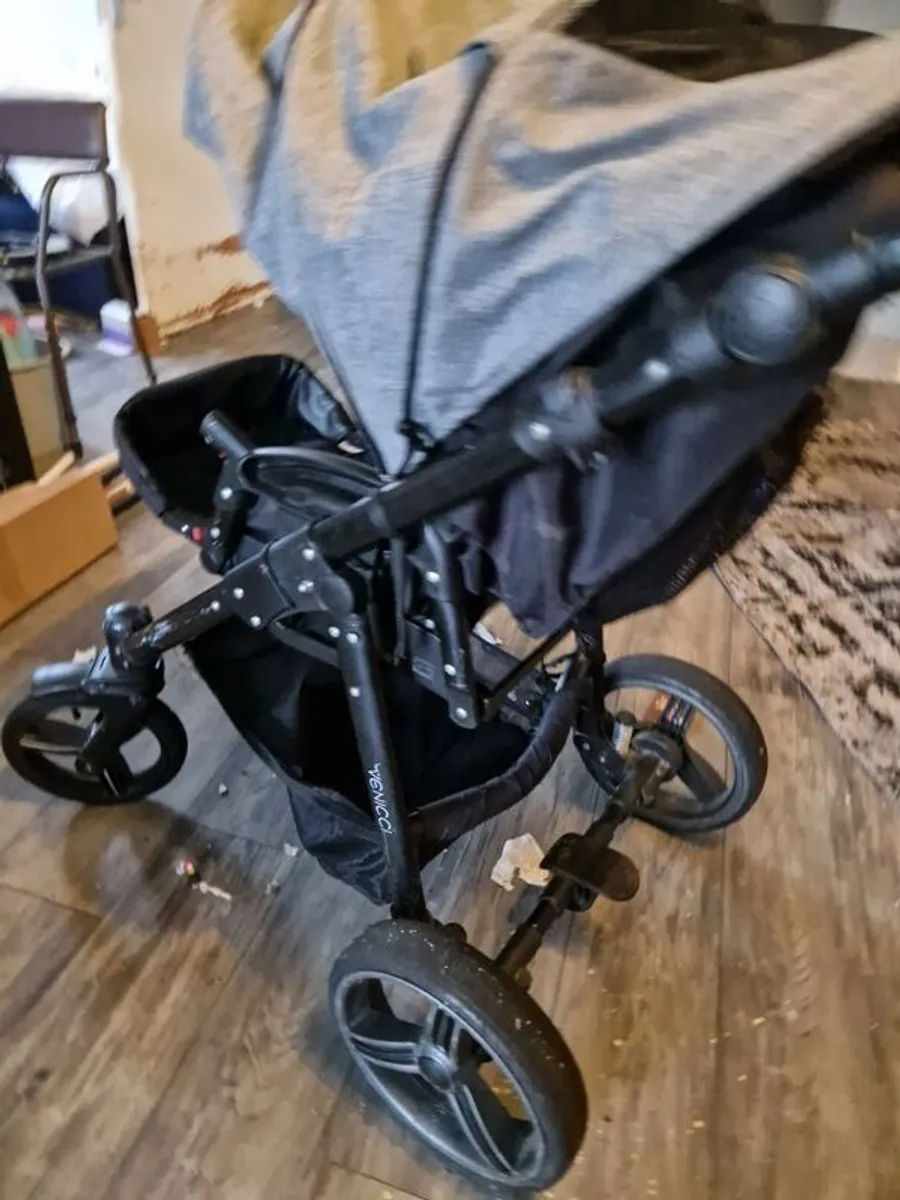 venicci pram - Image 1