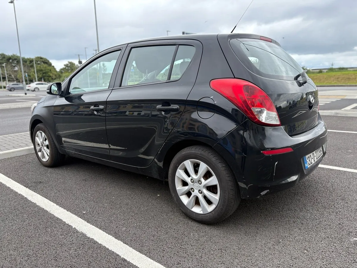 132 Hyundai i20 petrol - Image 4