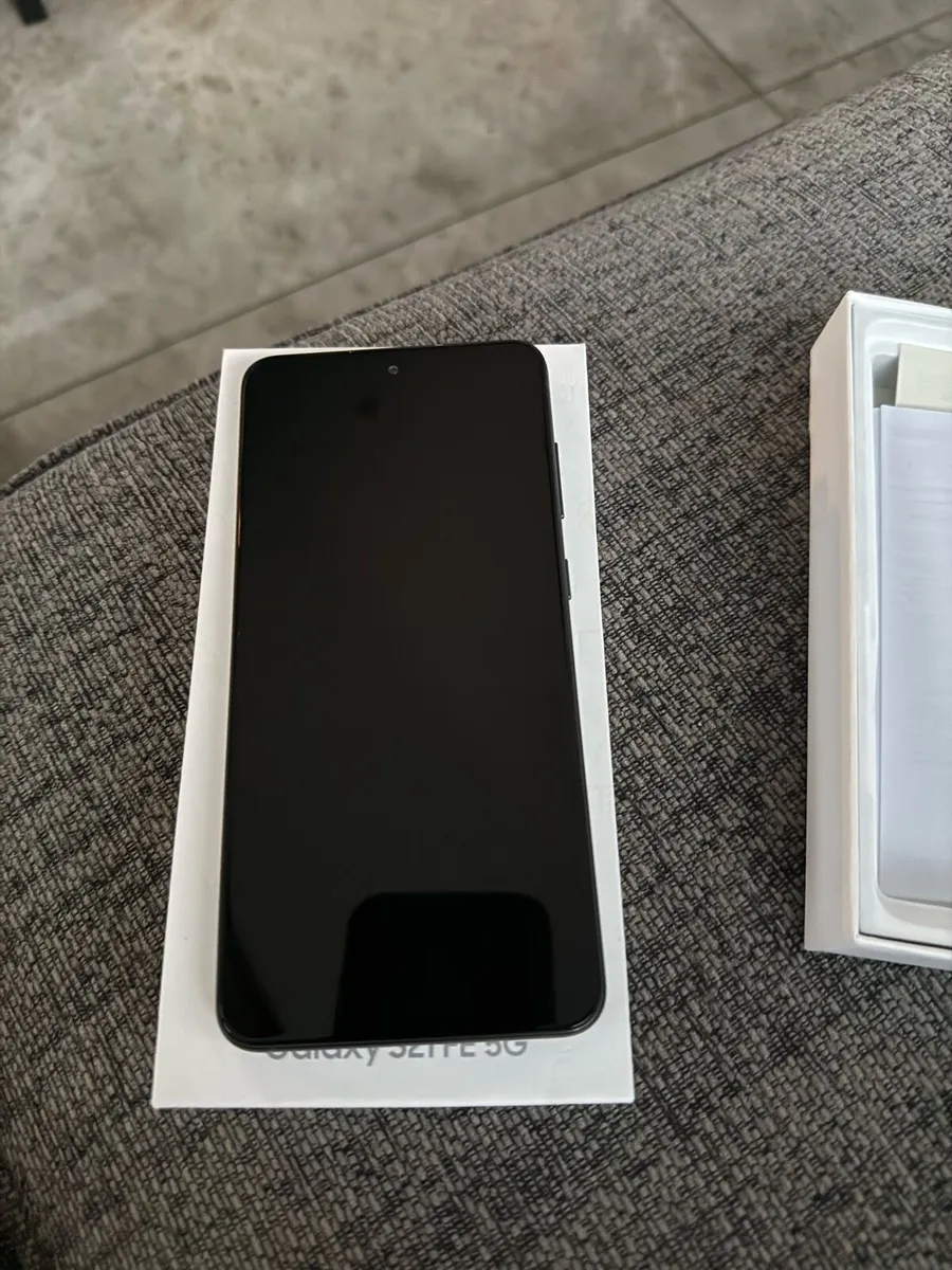 Samsung S21FE - Image 2