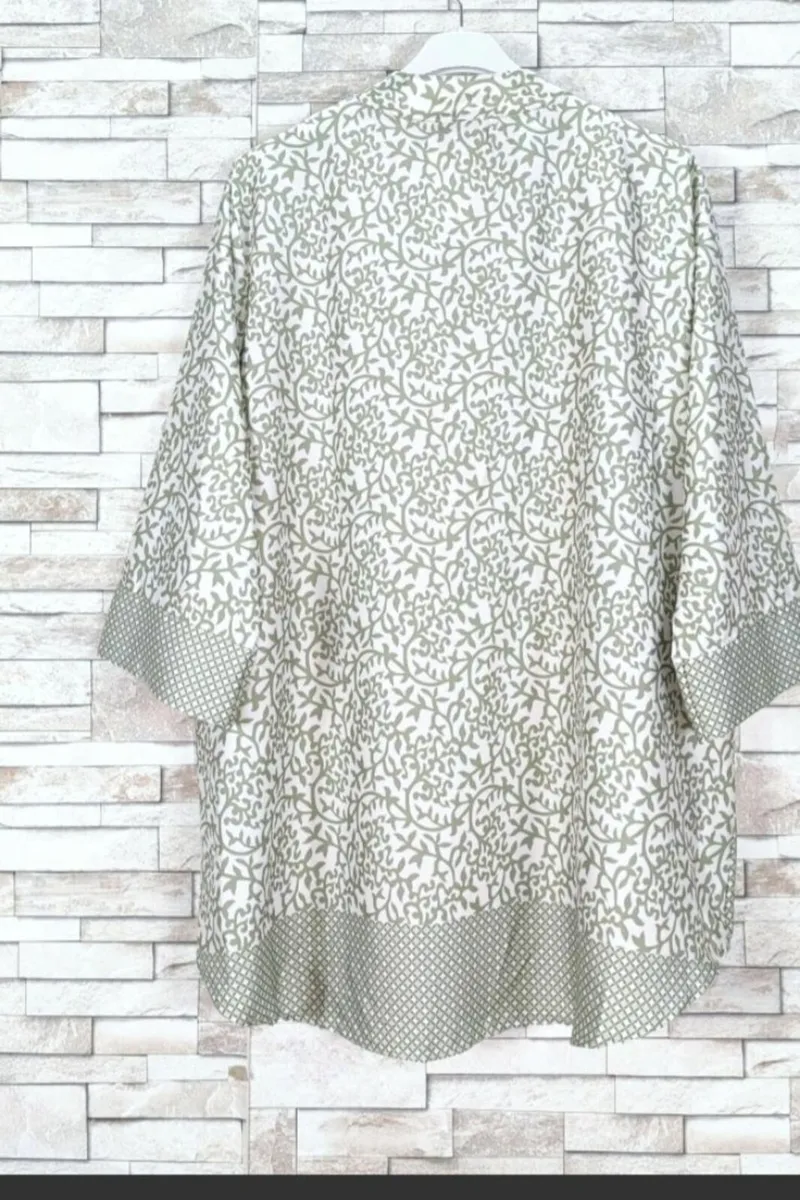 Blouse one sz fits 12/16.....29e - Image 2