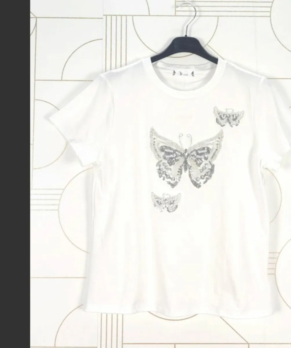 Tshirt one sz fits 8/12....20e