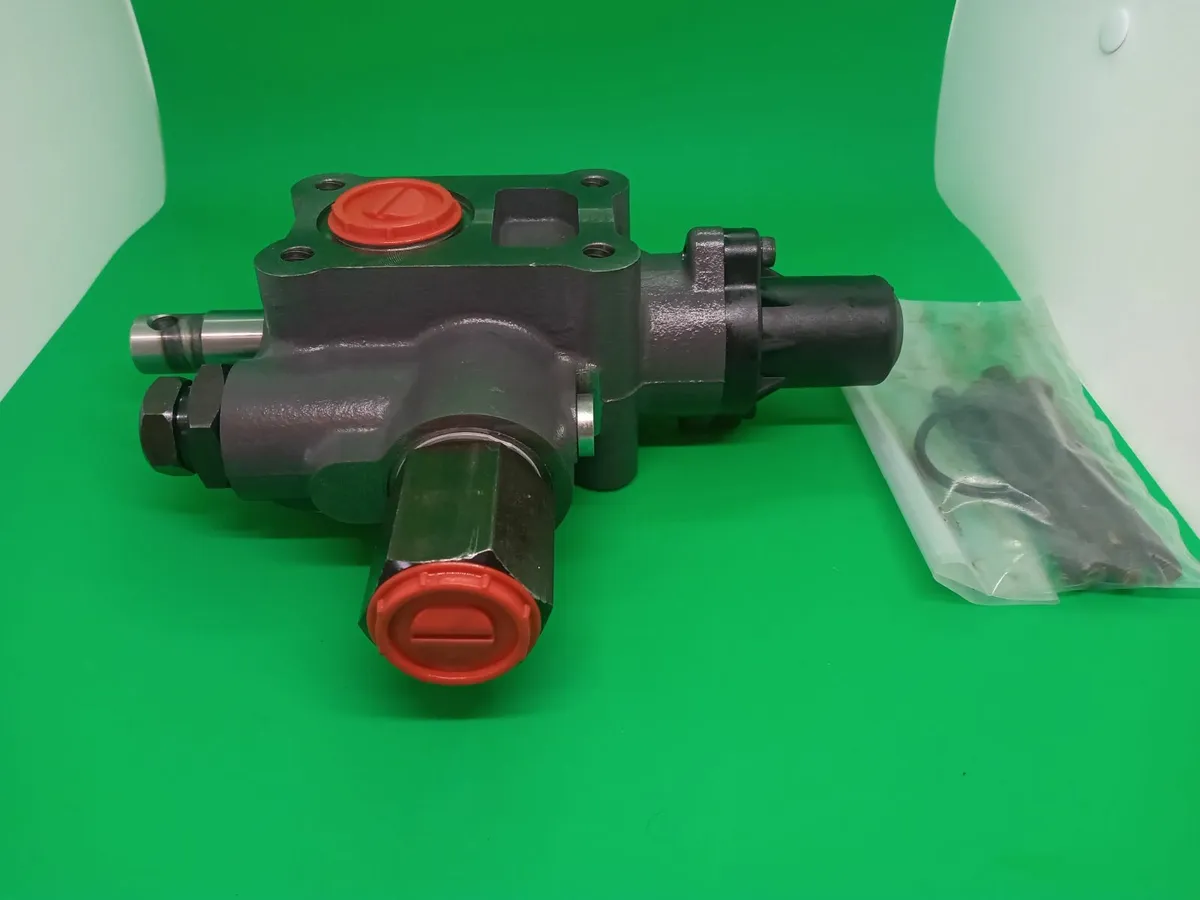 Delivery - 2 x Directional Tipping Valves - Image 4
