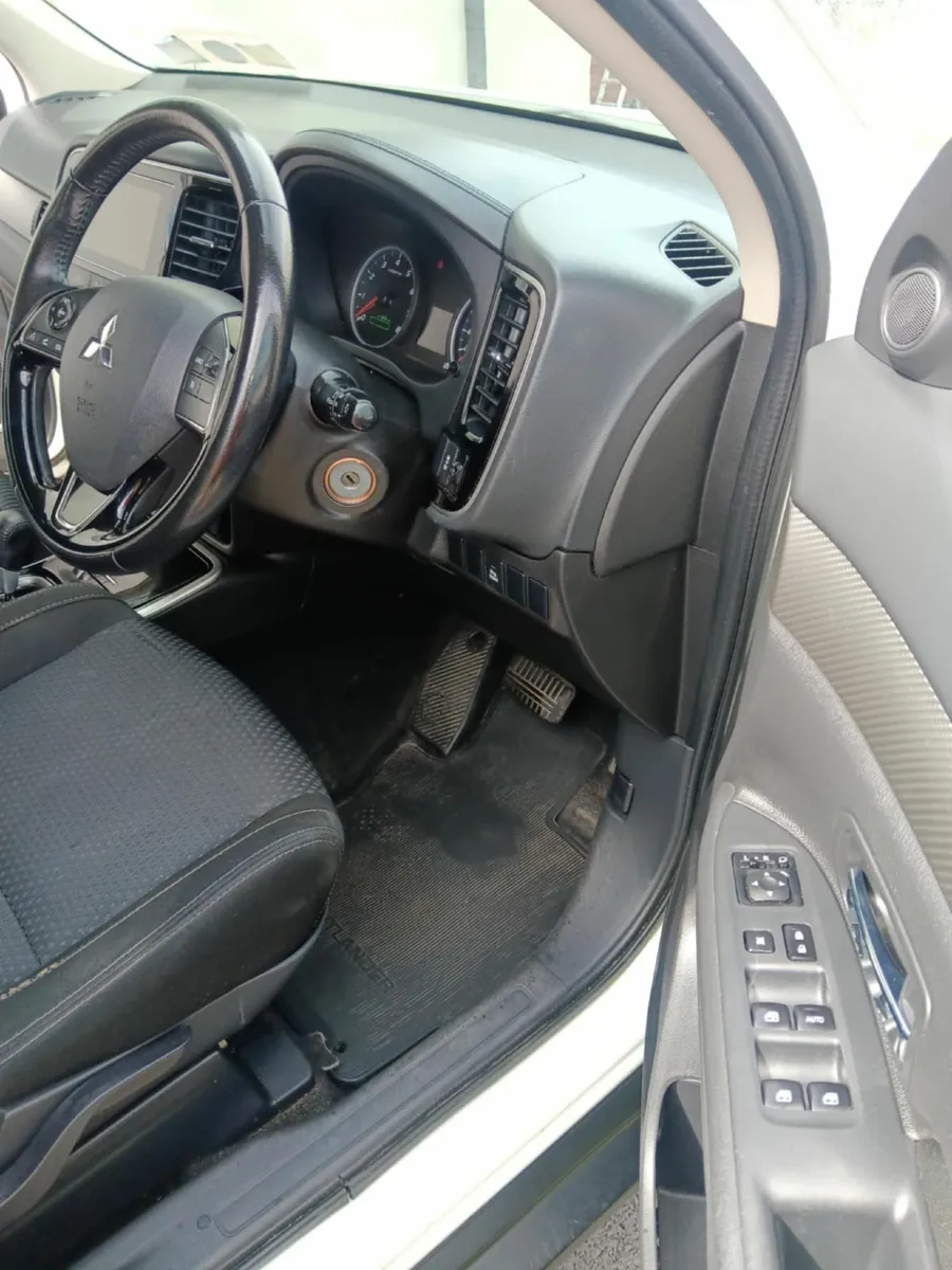 Mitsubishi Outlander 2017 - Image 3