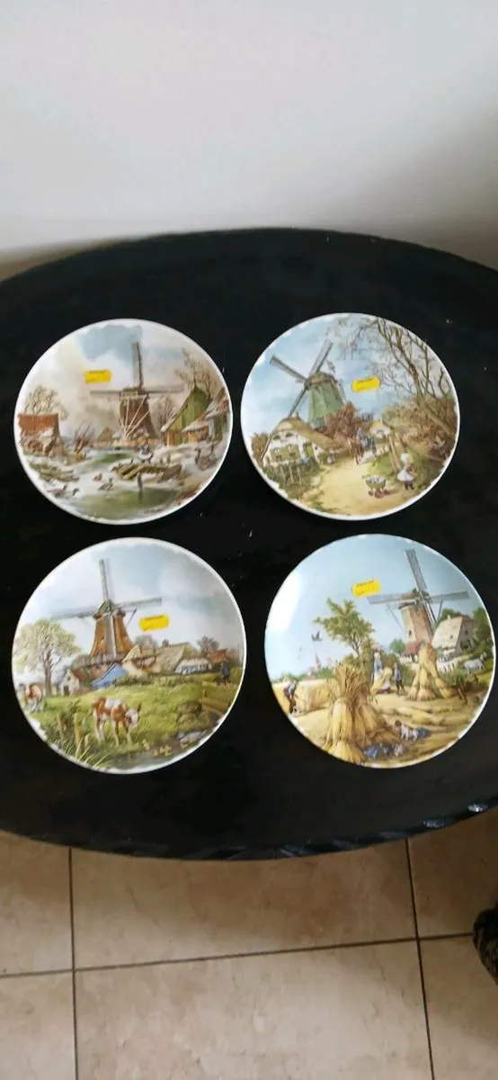 Dutch porcelain wall plates - Image 1