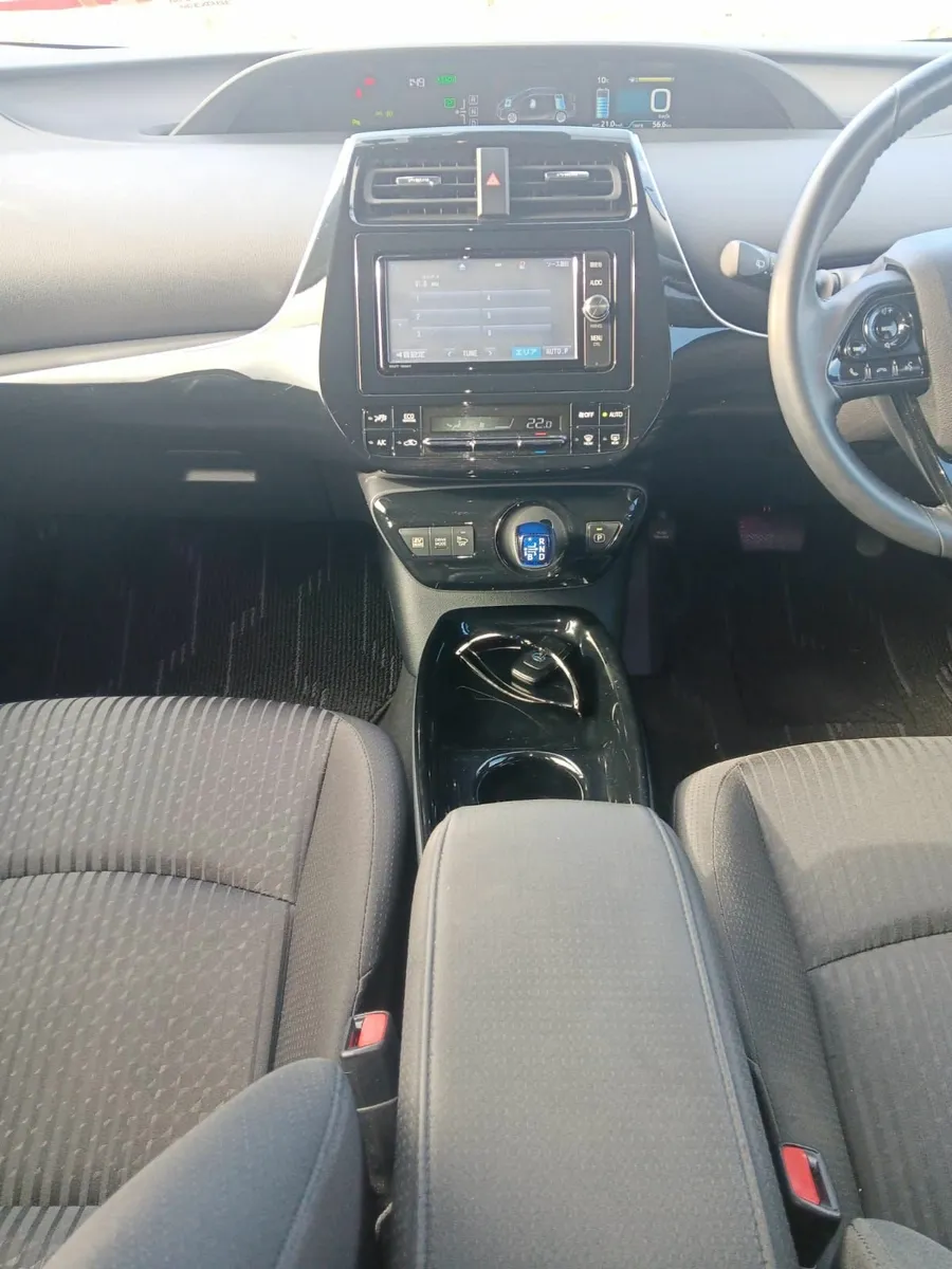 Toyota Prius 2018 - Image 2