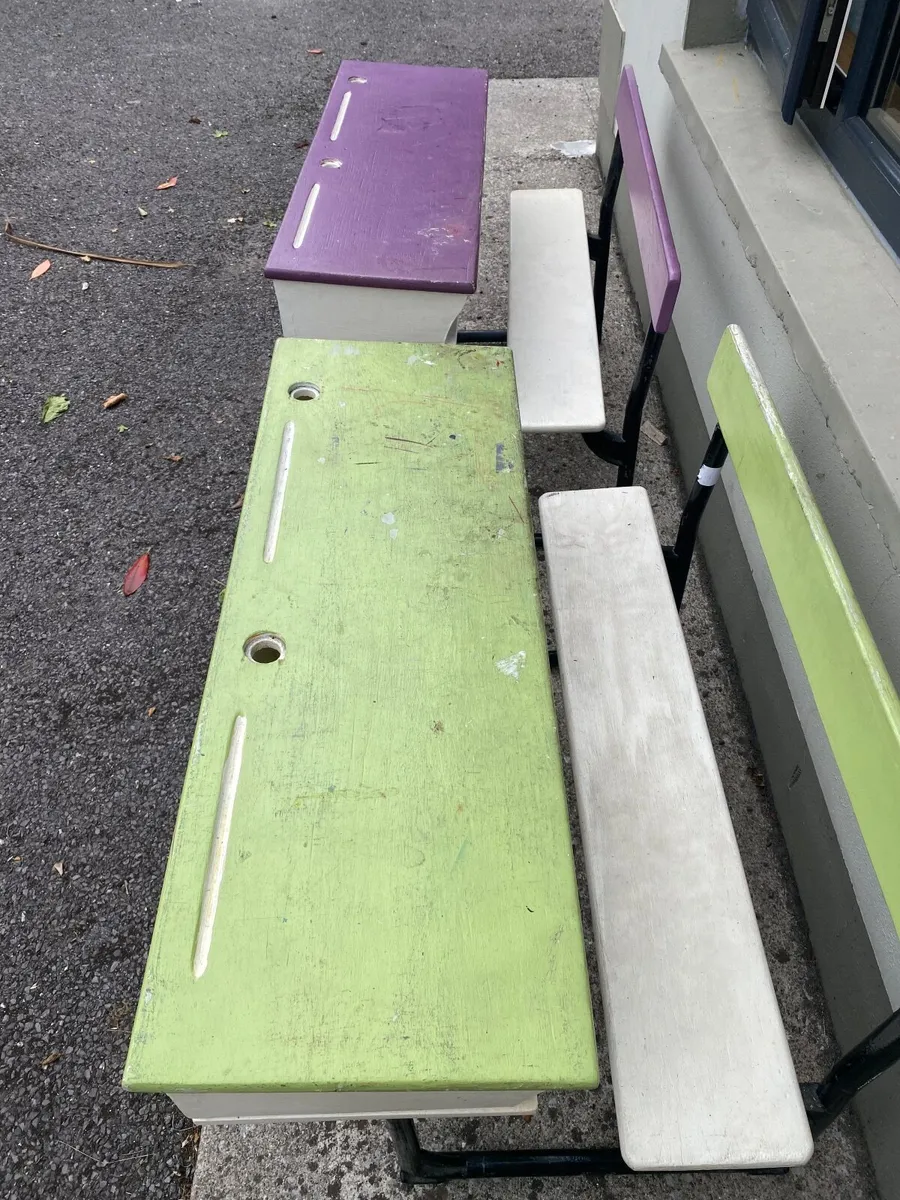 School desks - Image 4
