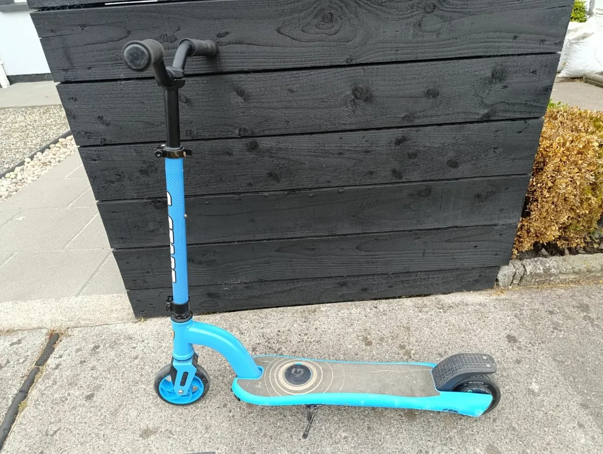 Kids electric scooter - Image 1