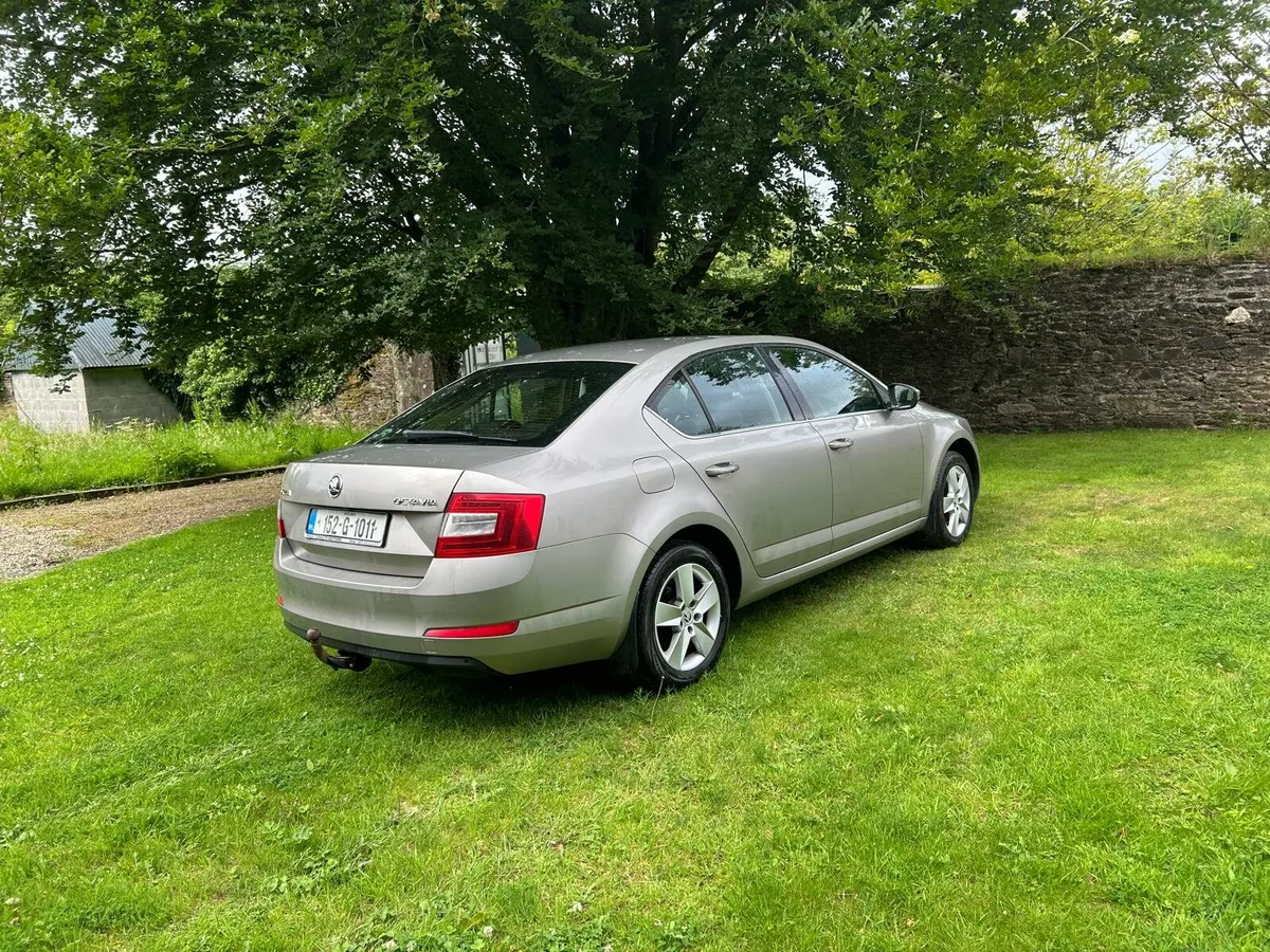 DSG Automatic Skoda Octavia 1.6 TDI 105BHP - Image 3
