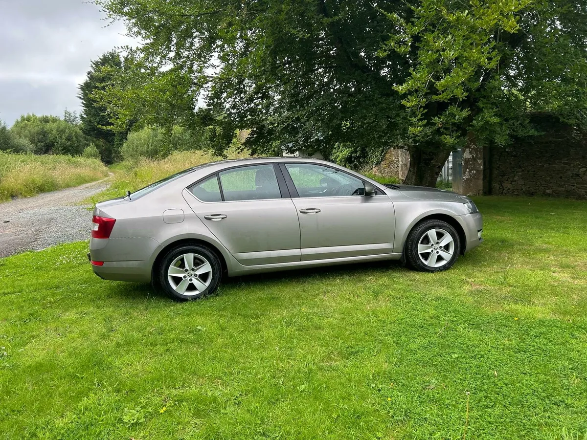 DSG Automatic Skoda Octavia 1.6 TDI 105BHP - Image 4