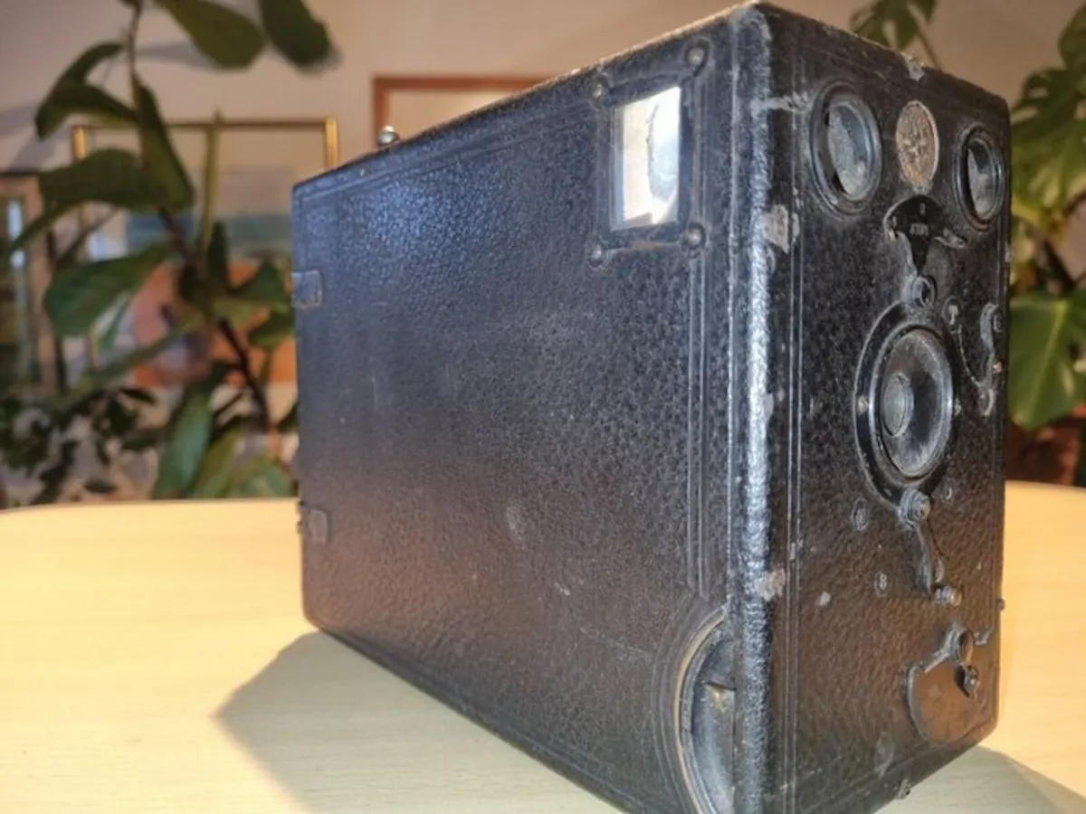 Big Antique Box Camera - Image 1
