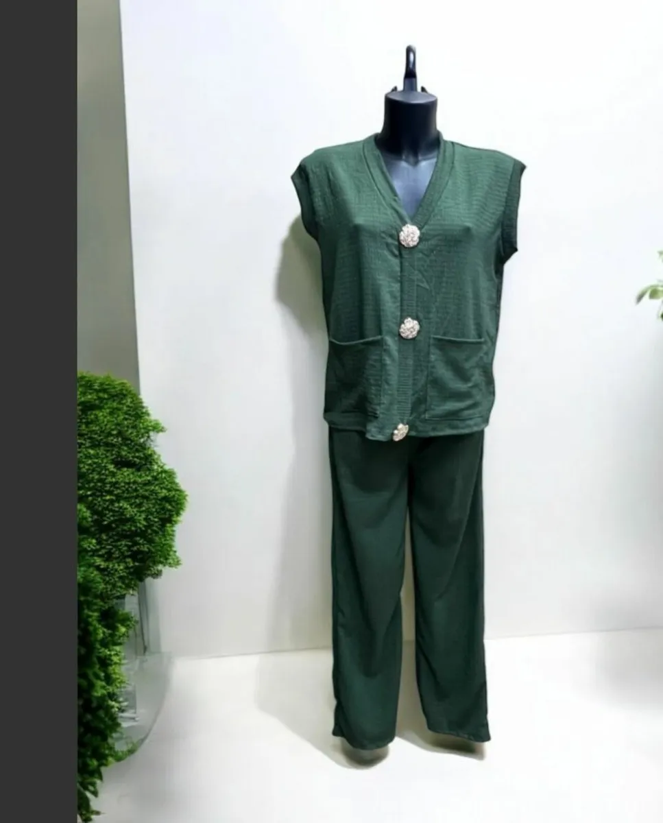 Sets one sz fits 10/14.....35e - Image 1
