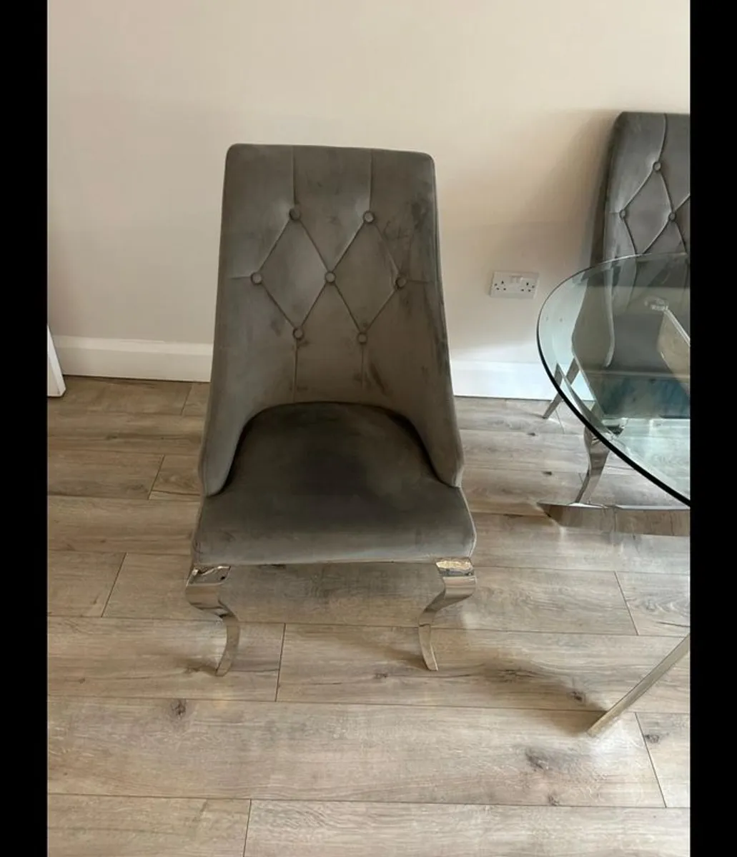 table and chairs - Image 3