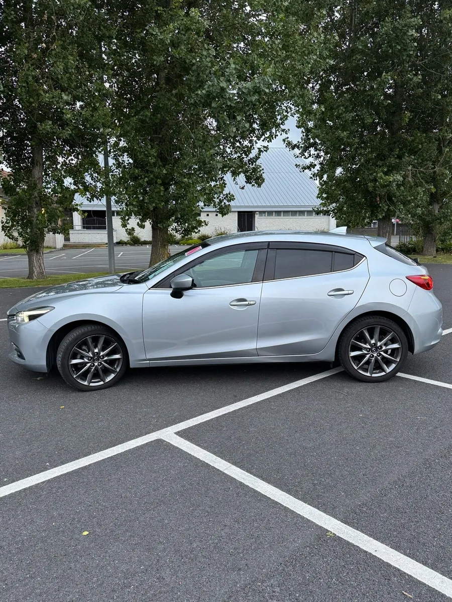 Mazda Axela - Image 4