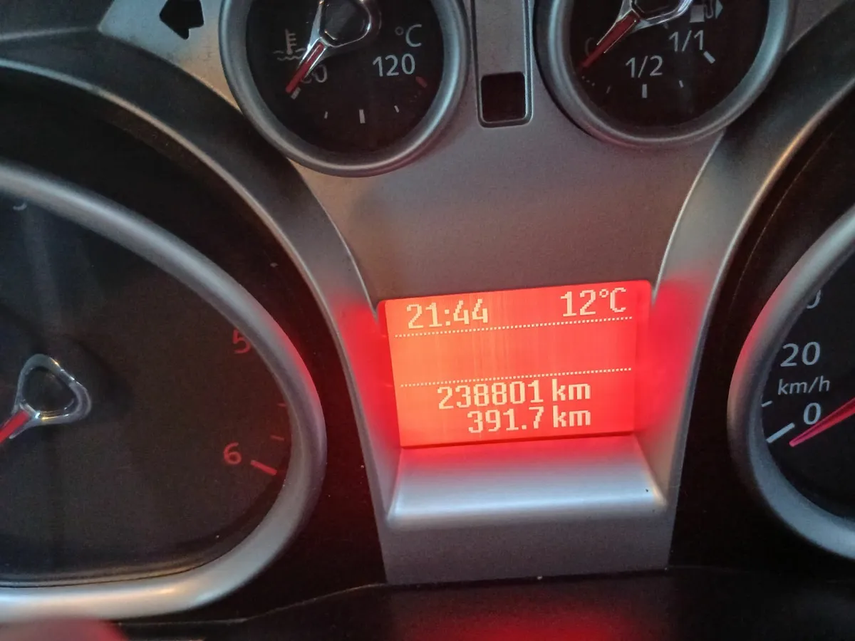 Ford Focus 2010 - Image 3