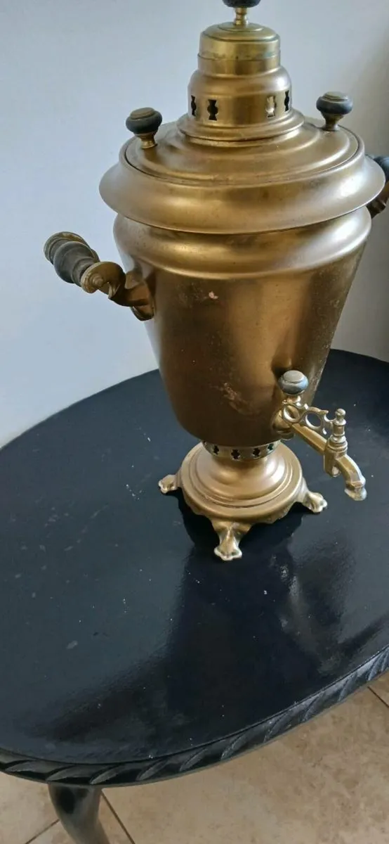 Russian brass samovar - Image 3