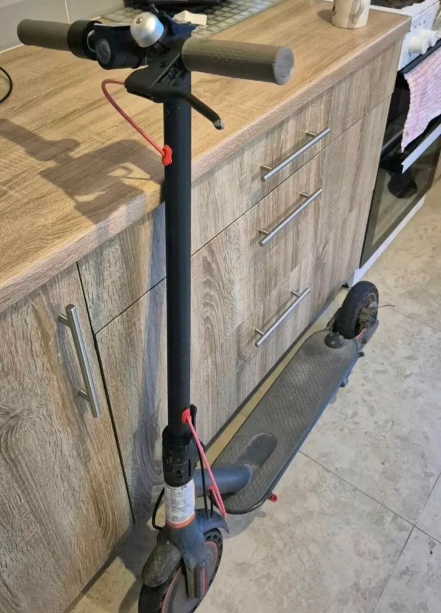 Job lot  3X electric scooters must go together not - Image 3