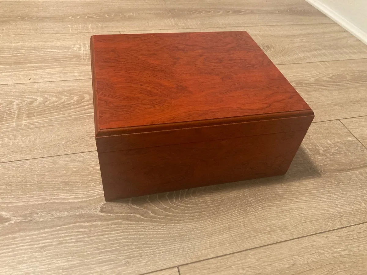 Cigar Humidor and Digital Hygrometer - Image 2