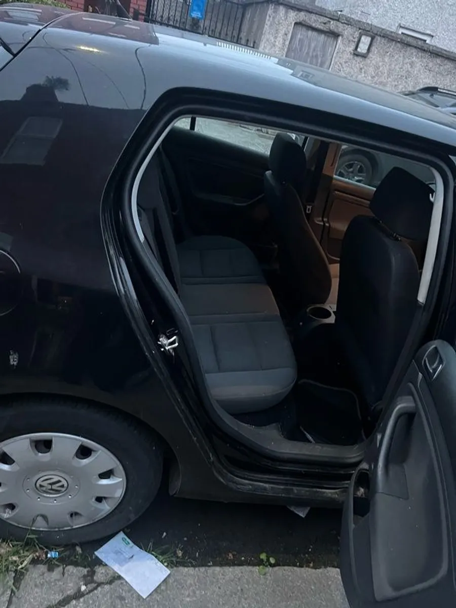 2006 Volkswagen Golf - Image 1