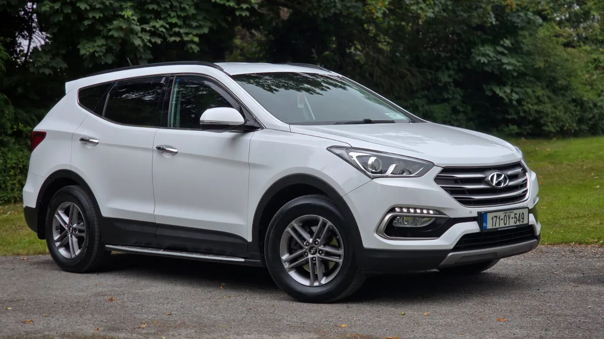 2017 Hyundai Santa Fe 2.2 CRDI 4WD 7 SEATS - Image 2