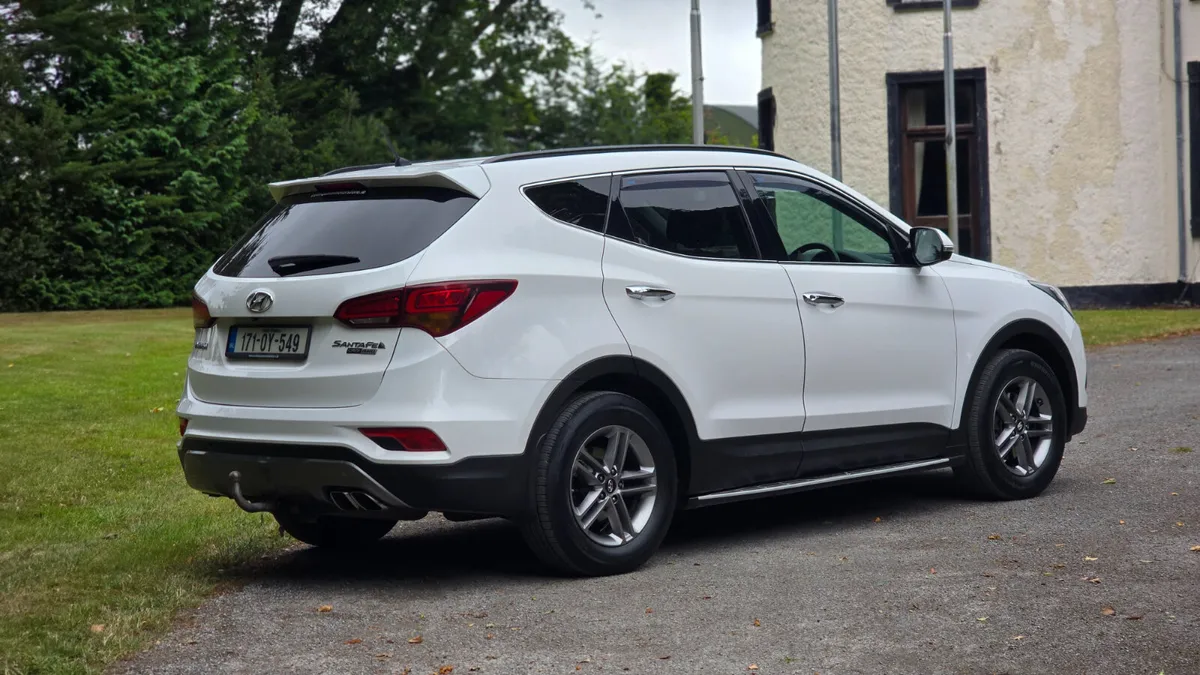 2017 Hyundai Santa Fe 2.2 CRDI 4WD 7 SEATS - Image 4