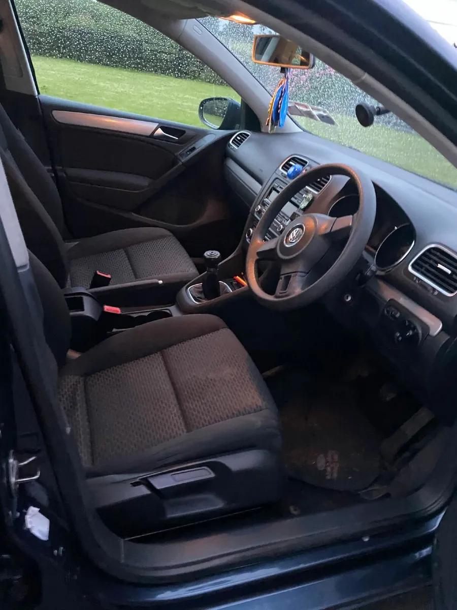 Volkswagen Golf 2010 - Image 4