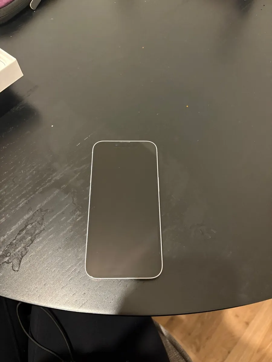 iPhone 14 - Image 4