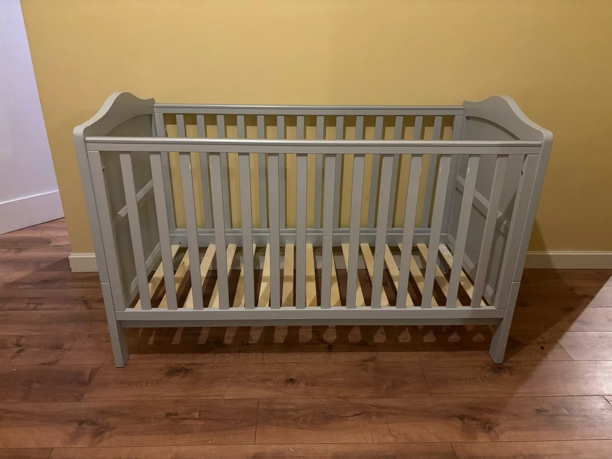Cot bed - Image 1
