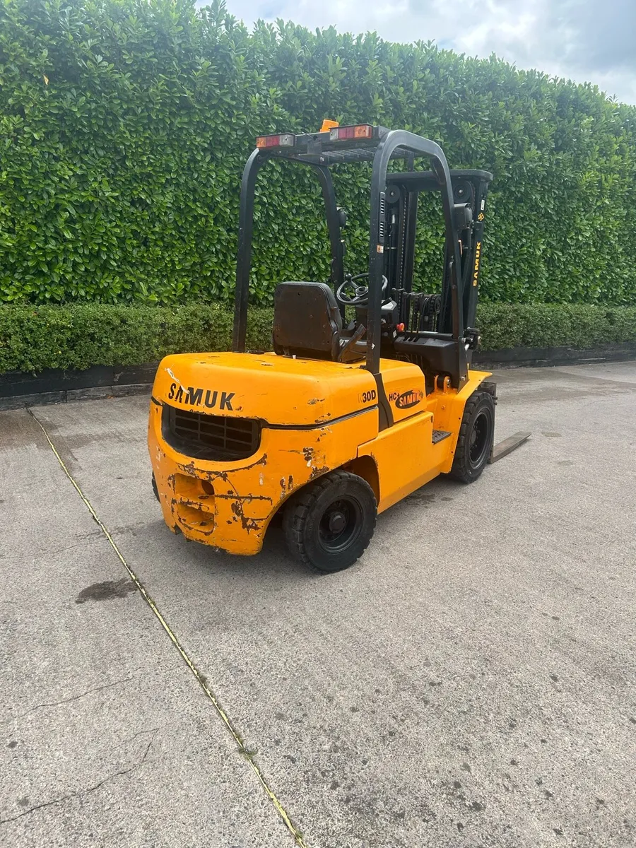 Forklift - Image 3