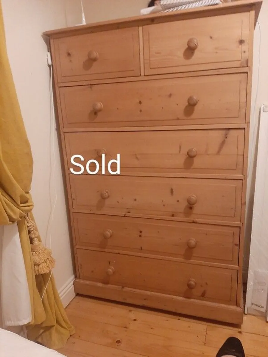 Pine chest of drawers