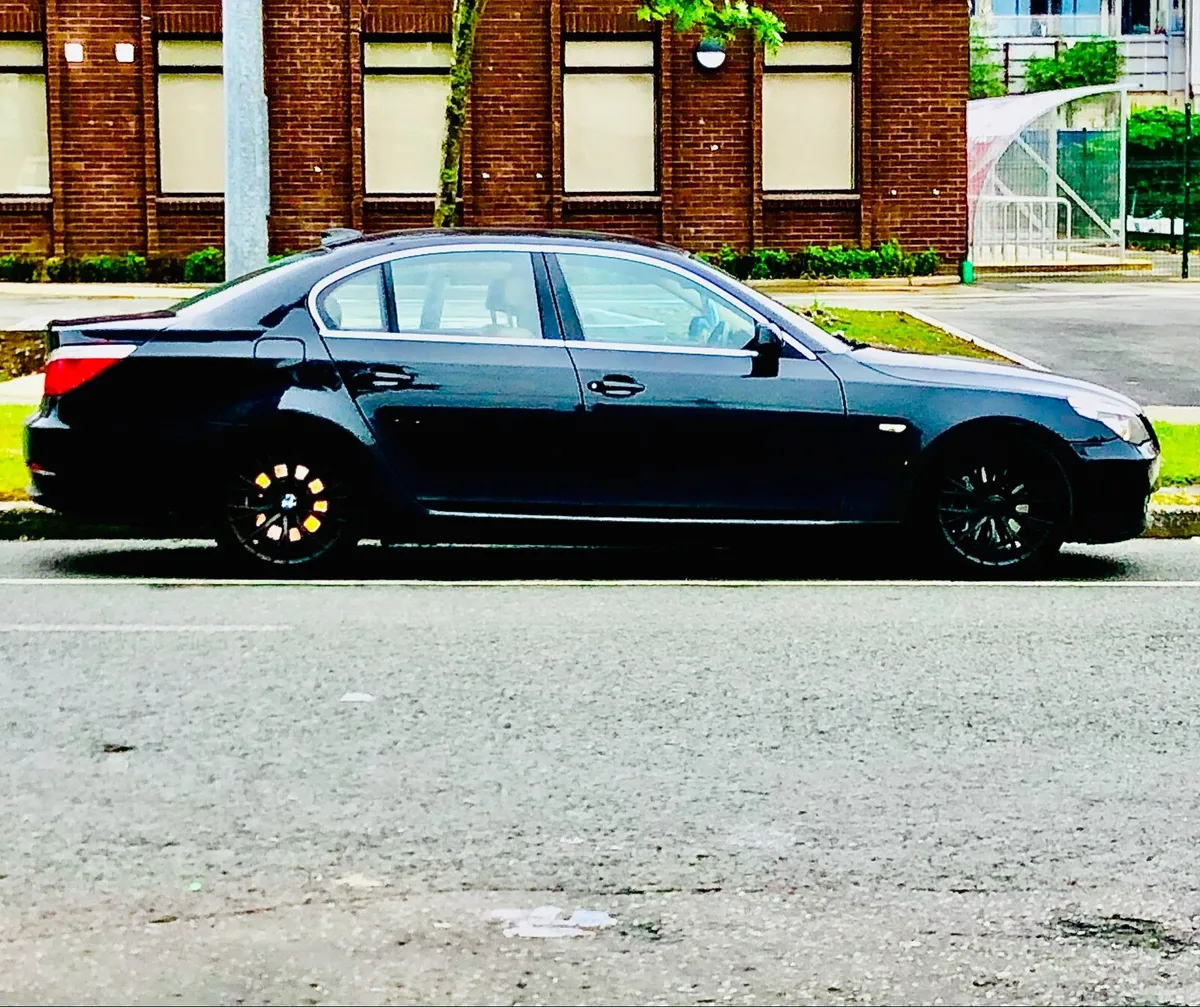 BMW 5-Series 2008 - Image 4