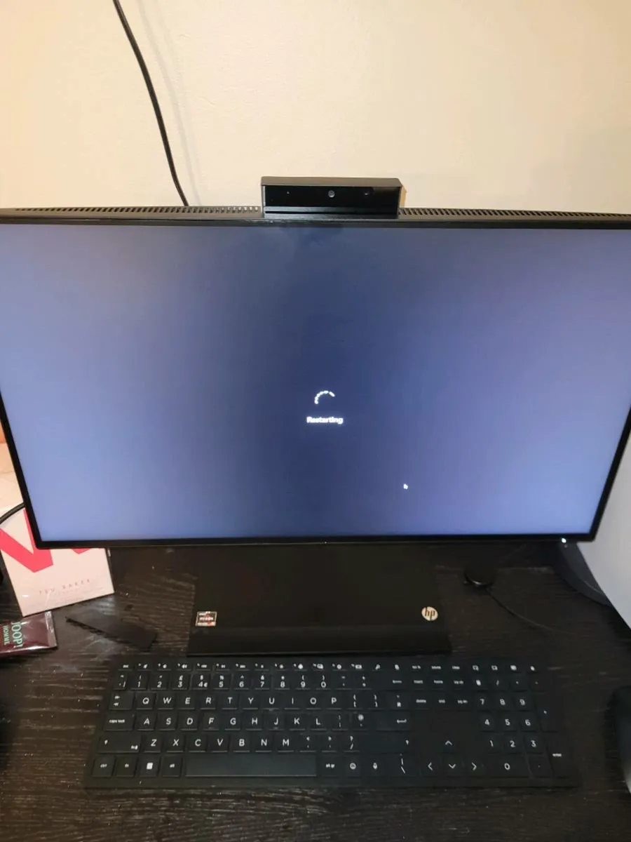 Hp all in one desktop 24inch - Image 1