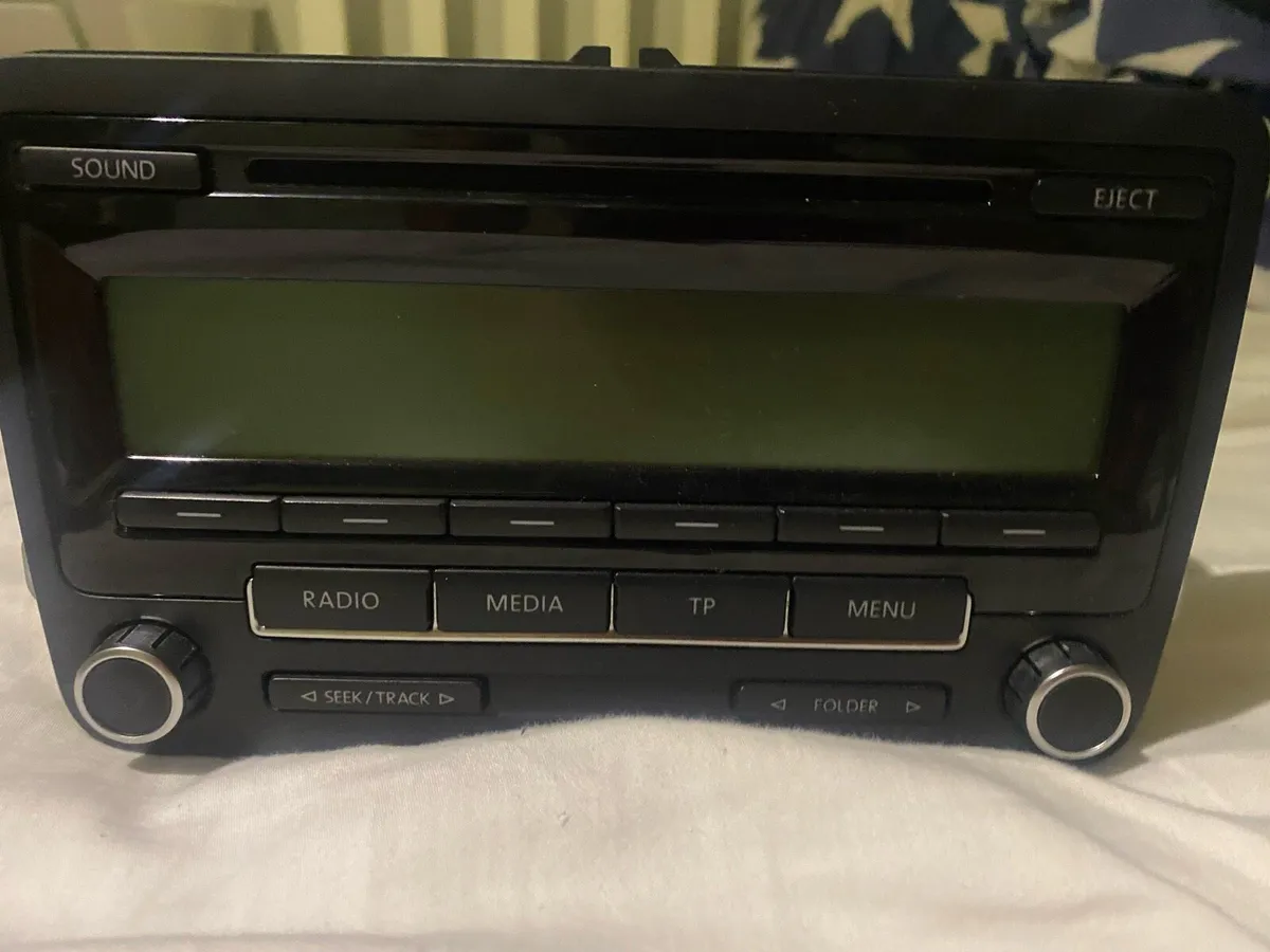 VW Passat 2011 radio unit - Image 1