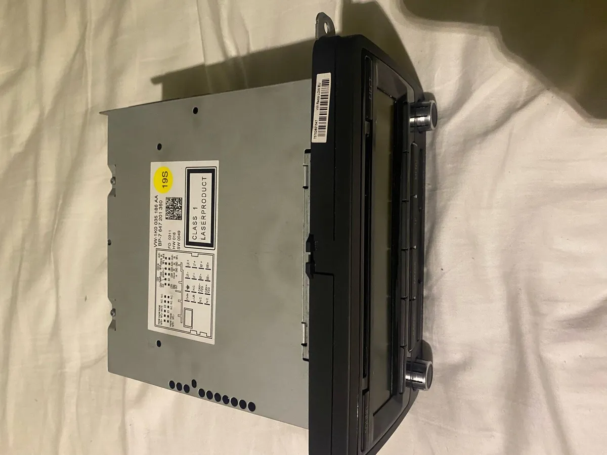 VW Passat 2011 radio unit - Image 2