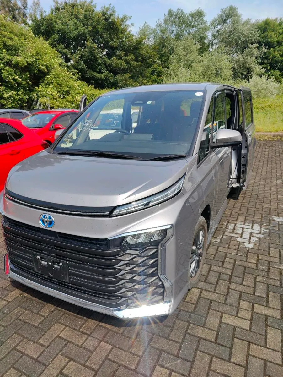 Toyota voxy - Image 1