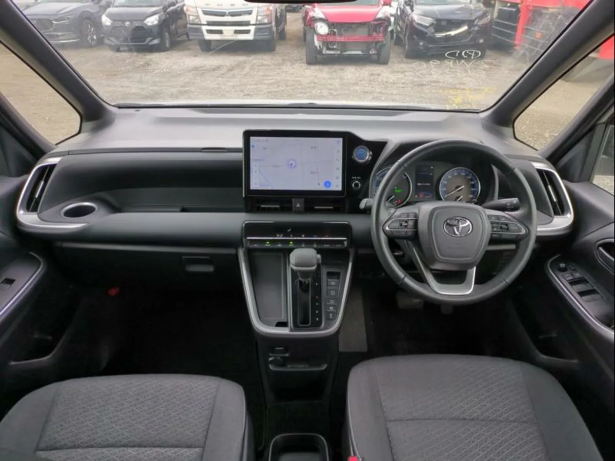 Toyota voxy - Image 2