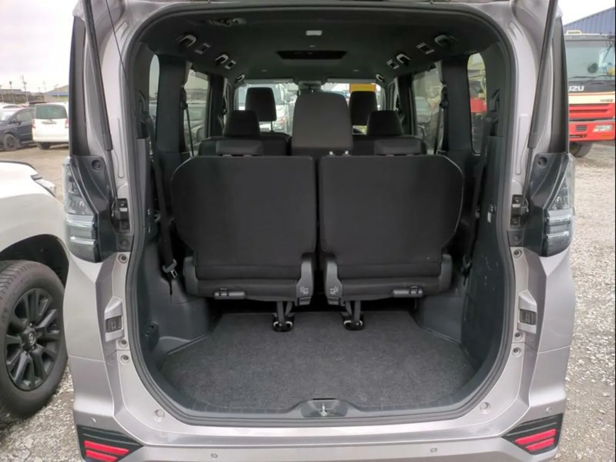 Toyota voxy - Image 4