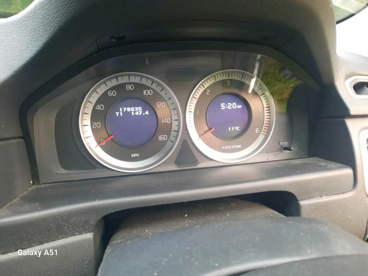 2012 Volvo S80 - Image 2