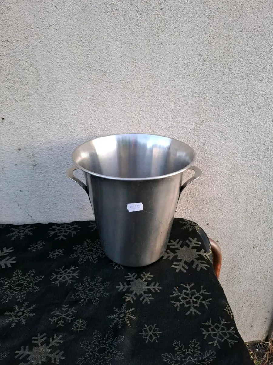 Champagne bucket