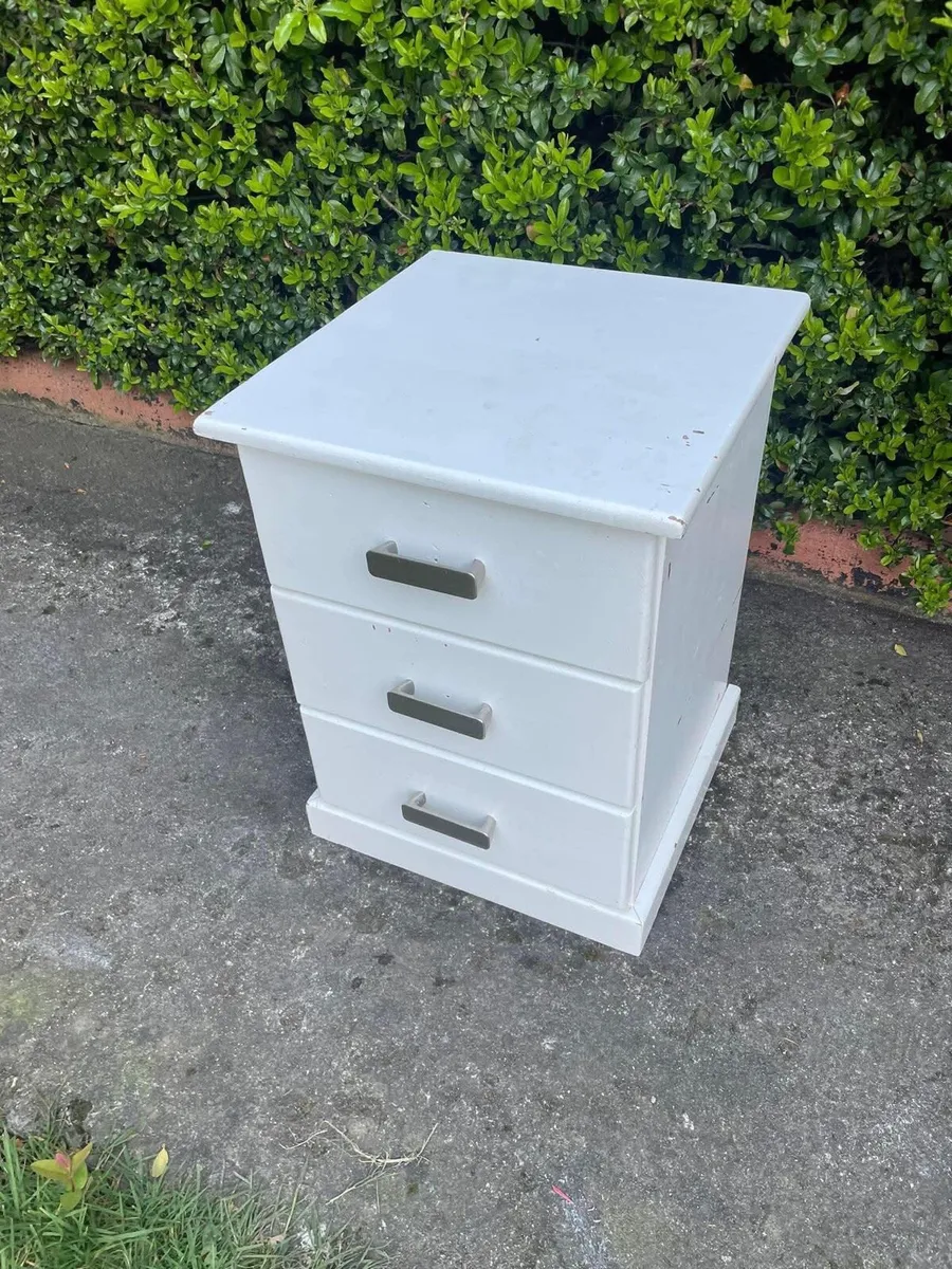Bedside table / locker x1 - Image 1