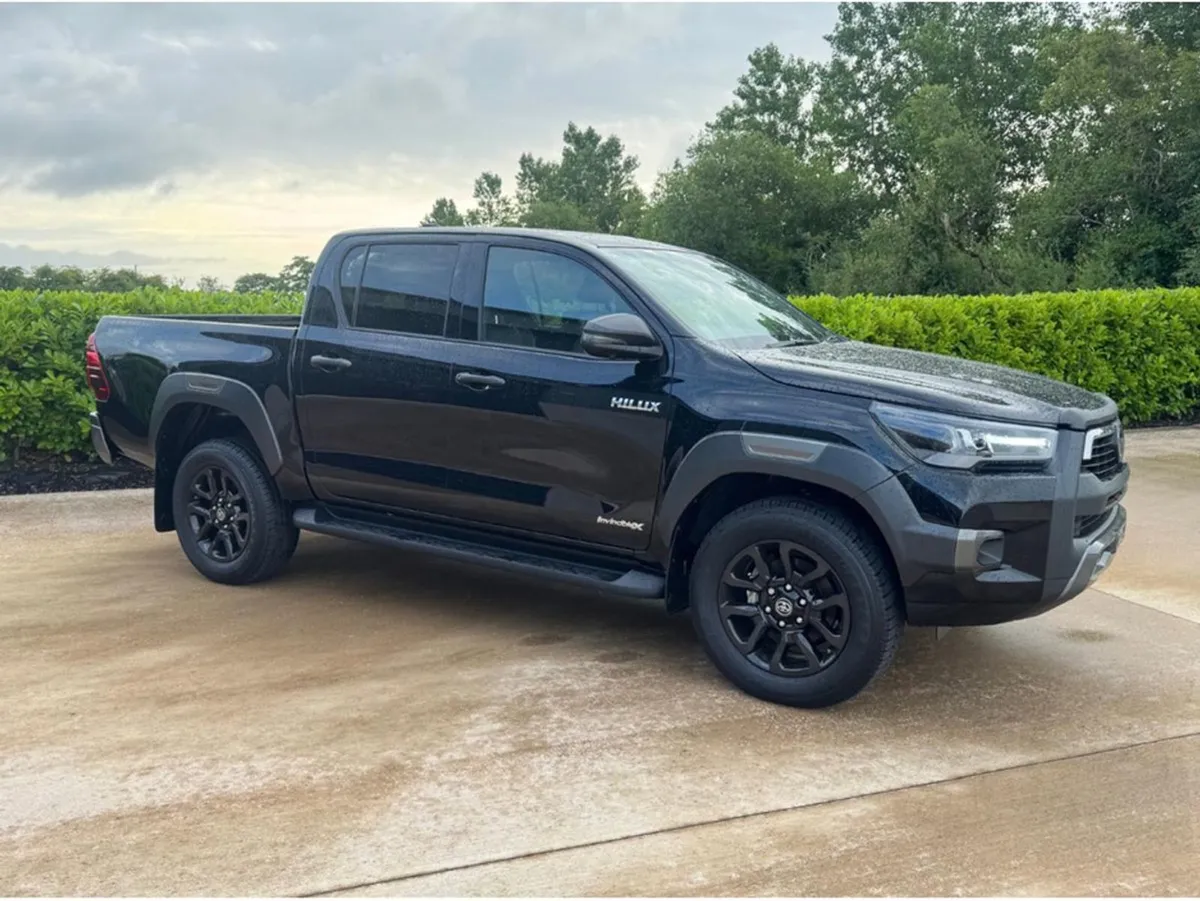 Toyota HiLux  invincible X//top Spec//auto//new D