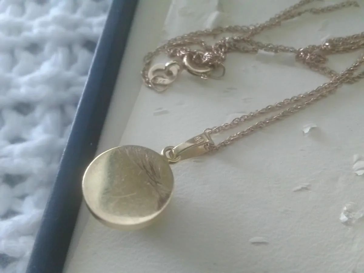 9ct GOLD VINTAGE PEARL & WHITE TOPAZ ROUND PENDANT - Image 4