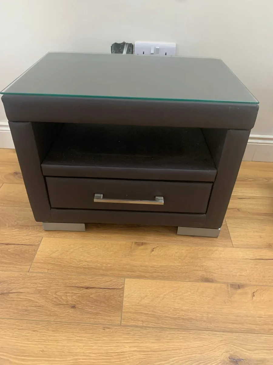 TV stand - Image 2