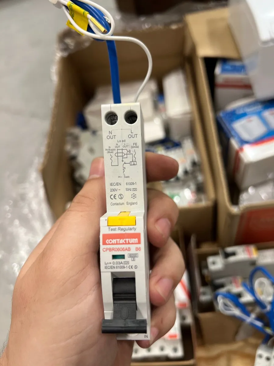 Selling a bulk lot of brand new Contactum electric - Image 1